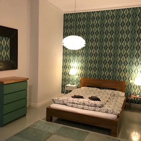 Apartment Mopsbox